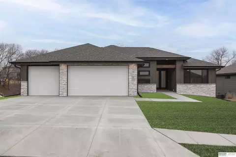 19028 Sycamore Dr, Gretna, NE 68028