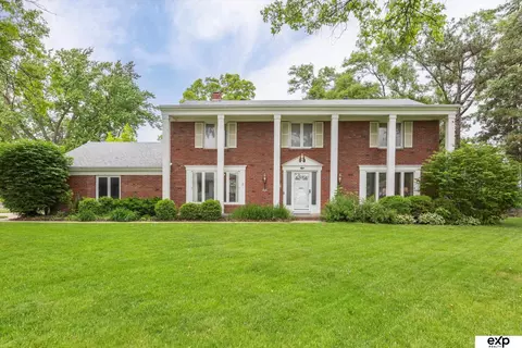 12212 Leavenworth Rd, Omaha, NE 68154