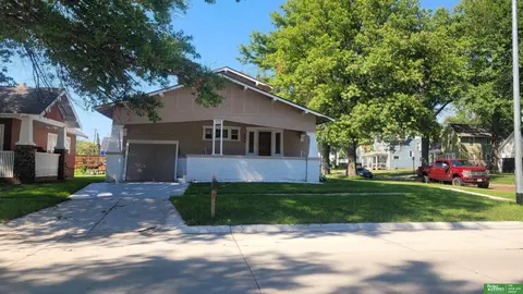 423 E 6th St, York, NE 68467 photo 2