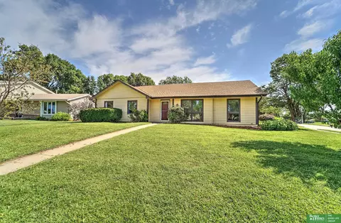 2573 S 138th St, Omaha, NE 68144