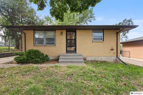 931 Nelson St, Lincoln, NE 68521