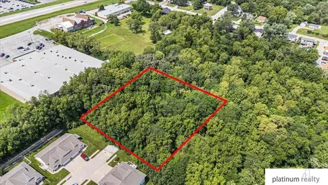 221 W Deer Ln, Plattsmouth, NE 68048