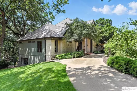 9627 Oak Cir, Omaha, NE 68124