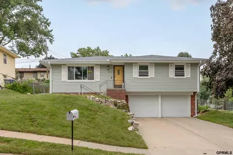 2712 Greene Ave, Bellevue, NE 68147