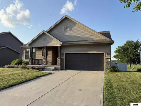 2308 Alexandra Rd, Papillion, NE 68133