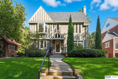 107 S 54th St, Omaha, NE 68132