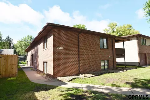 2507 E St, Lincoln, NE 68510