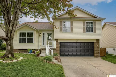 17845 Lillian St, Omaha, NE 68136
