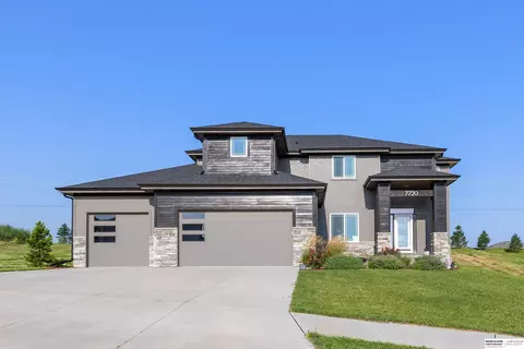 7720 N 167 Ave, Bennington, NE 68007