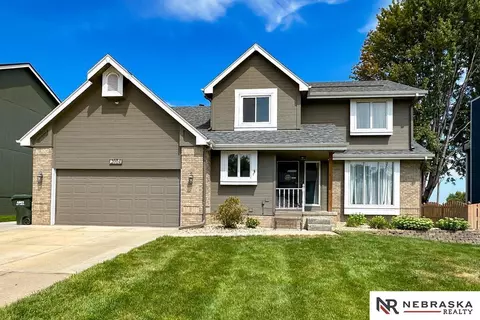 2004 Windcrest Ave, Papillion, NE 68133