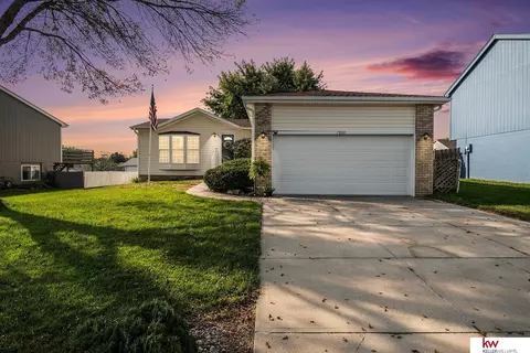 7909 Bartlett St, Omaha, NE 68122