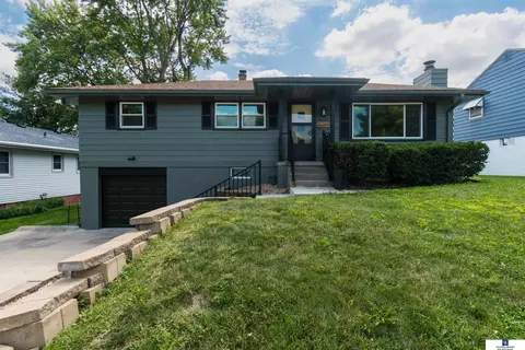 8209 Arbor St, Omaha, NE 68124