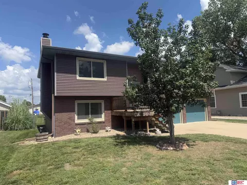 Exterior - 1912 Park St, Beatrice, NE 68310 photo 3 of 6