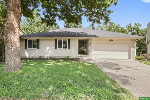 12915 Forestdale Dr, Bellevue, NE 68123