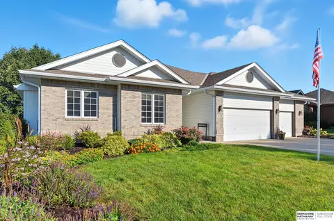 17158 Franklin Dr, Omaha, NE 68118