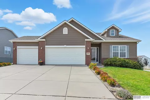 20709 Larimore Ave, Elkhorn, NE 68022