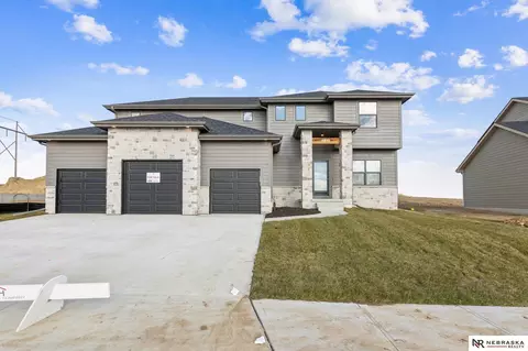8610 Legacy St, Papillion, NE 68046