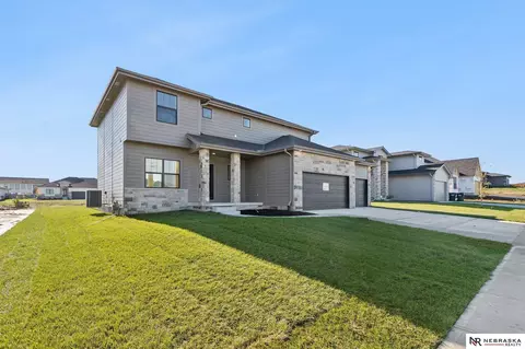 12387 Fenwick St, Papillion, NE 68046