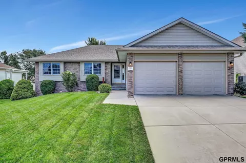 7959 Medicine Hat Rd, Lincoln, NE 68505