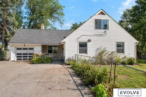 3818 Saratoga St, Omaha, NE 68111