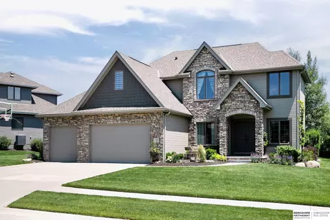 1809 S 220th Ave, Elkhorn, NE 68022