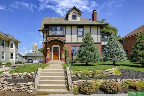3858 Cass St, Omaha, NE 68131
