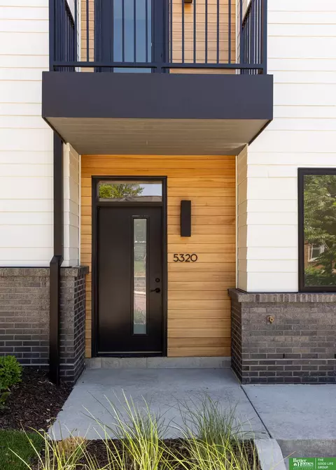 5320 Elmwood Plz, Omaha, NE 68106