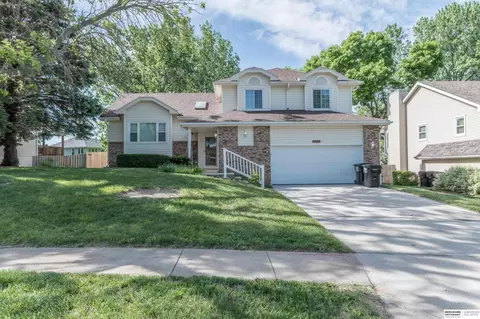 1009 E Cary St, Papillion, NE 68046