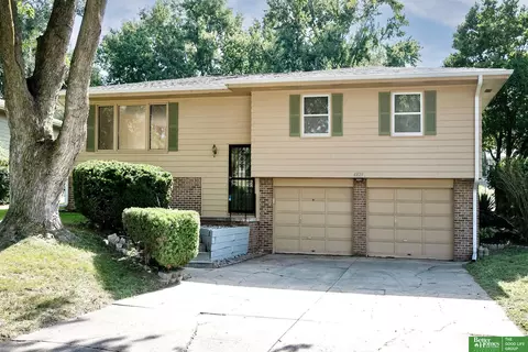 4829 N 114 St, Omaha, NE 68164
