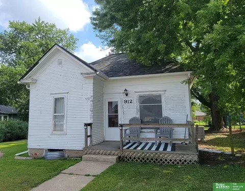 912 E 5th St, York, NE 68467