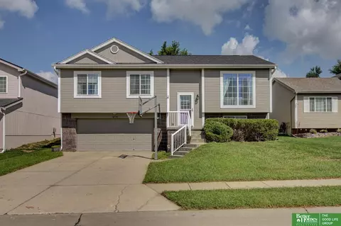 18704 W St, Omaha, NE 68135