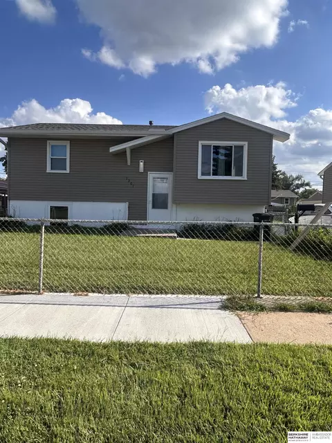 1201 Avenue P, Carter Lake, IA 51510