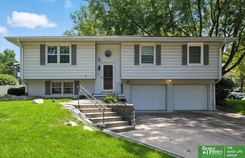 101 N Kings Cir, Bellevue, NE 68005