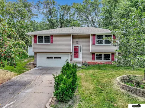 4211 Briarpark Dr, Lincoln, NE 68516