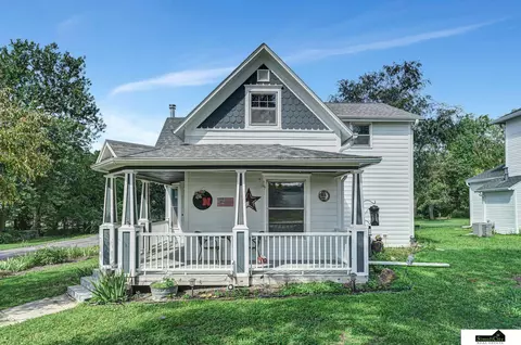 407 Maple St, Hickman, NE 68372