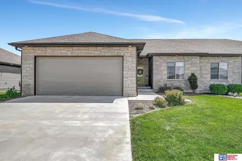 8720 S 38th St, Lincoln, NE 68516