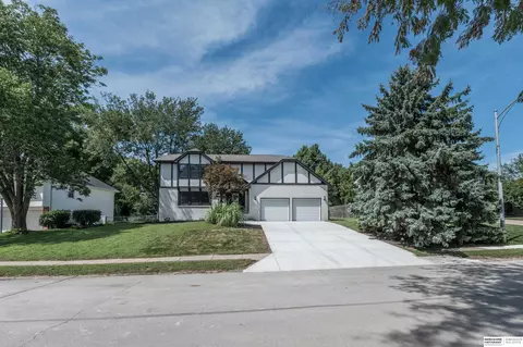 652 S 212 St, Elkhorn, NE 68022