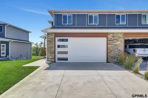 899 Titan Dr, Hickman, NE 68372