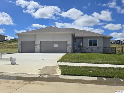 11006 N 159 Ave, Bennington, NE 68007