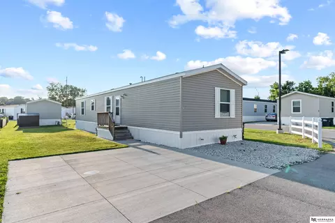 5702 N 16th St #73, Omaha, NE 68110