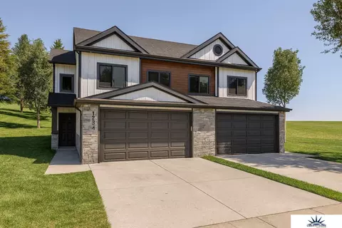 16404 Sumac St, Bennington, NE 68007