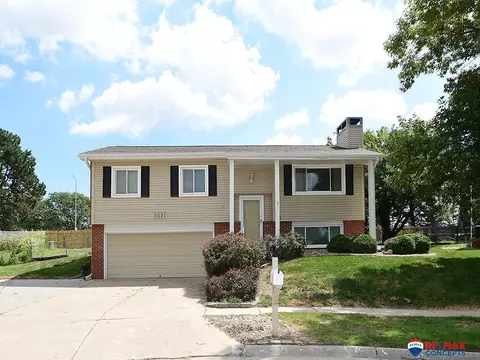 5531 Quail Ridge Cir, Lincoln, NE 68516