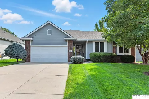 5703 S 163rd Ave, Omaha, NE 68135