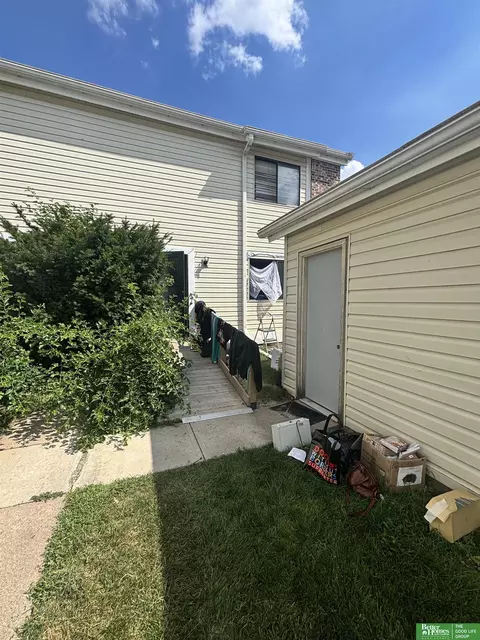 1011 Willow Ave, Bellevue, NE 68005