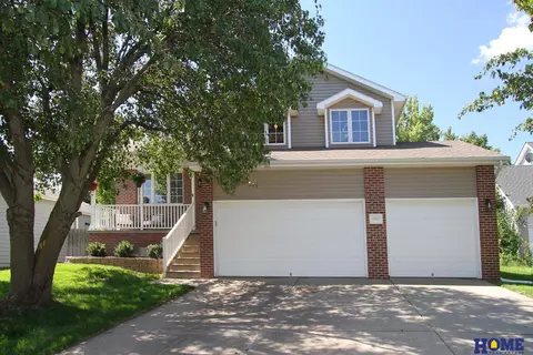 8025 Hanna Pointe Pl, Lincoln, NE 68516