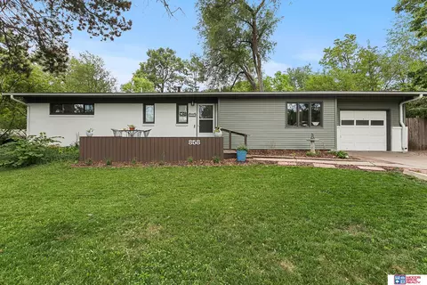 858 Moraine Dr, Lincoln, NE 68510