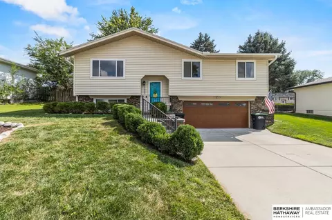 13555 Z St, Omaha, NE 68137