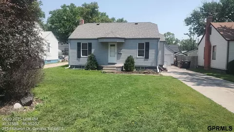 2728 Sharon Dr, Omaha, NE 68112