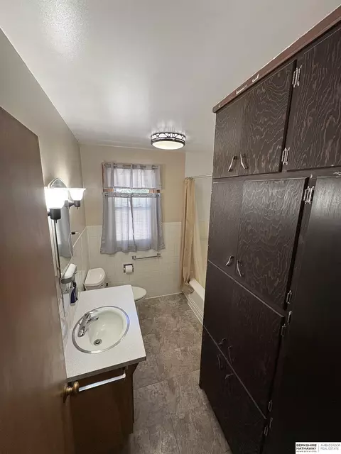 Bath - 1000 Howard St, Scribner, NE 68057 photo 2 of 5
