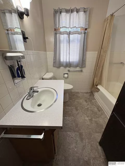 Bath - 1000 Howard St, Scribner, NE 68057 photo 3 of 5
